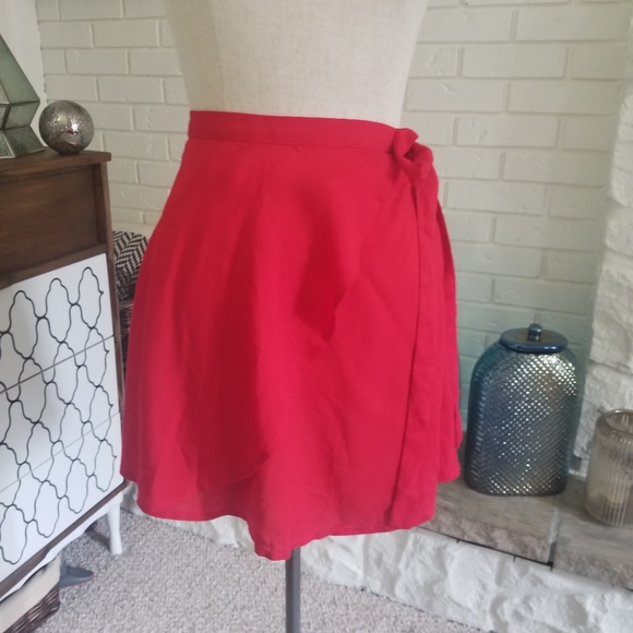 Red wrap circle skirt. - Picture 3 of 5